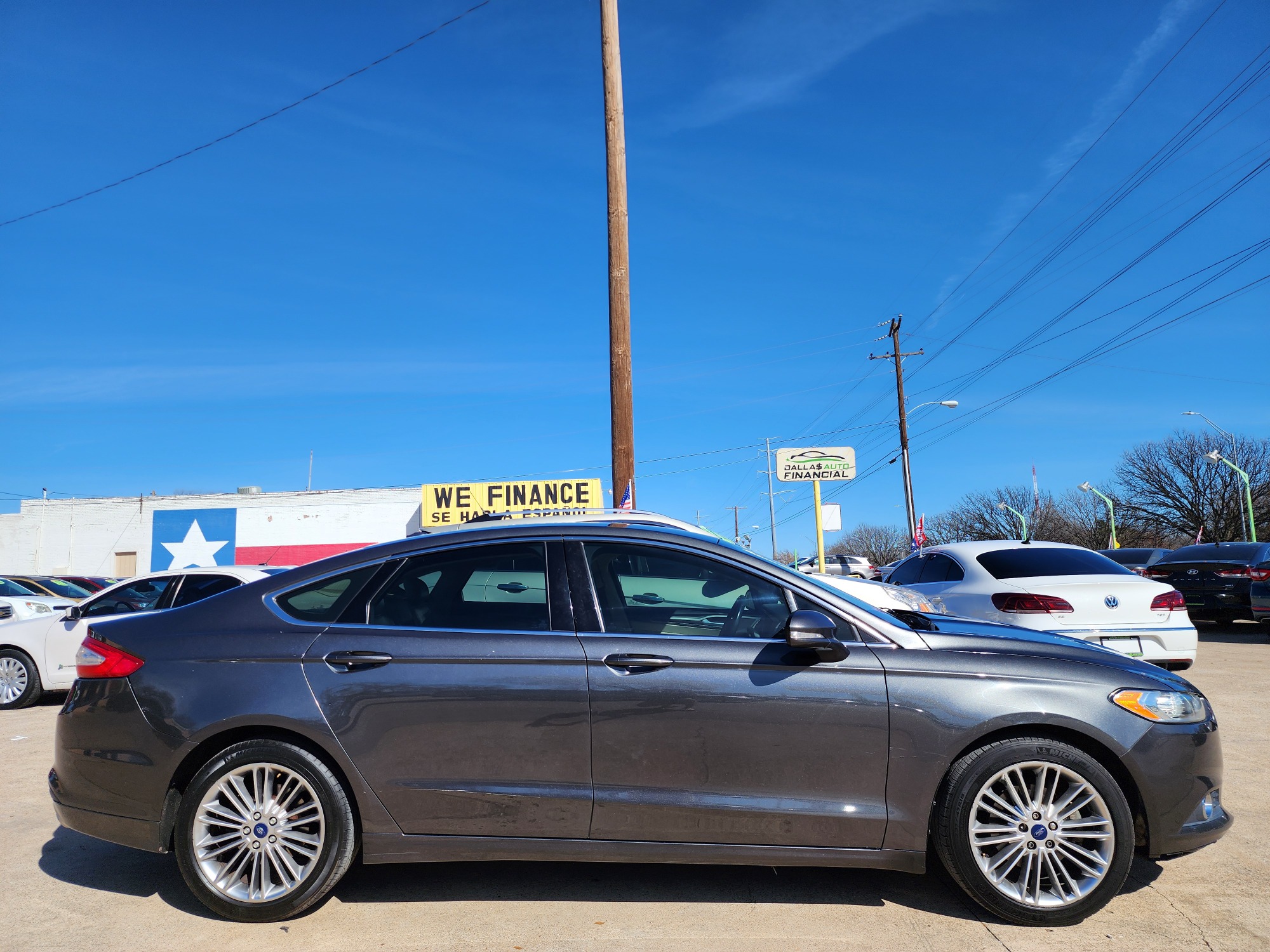 2015 GRAY /BEIGE Ford Fusion SE (3FA6P0HD4FR) with an 1.5L L4 DOHC 16V engine, AUTO transmission, located at 2660 S.Garland Avenue	, Garland, TX, 75041, (469) 298-3118, 32.885387, -96.656776 - CASH$$$$$$ FUSION! This is a Super Clean 2015 FORD FUSION SE! BACK UP CAMERA! BLUETOOTH! SYNC! XM SAT RADIO! SUPER CLEAN! MUST SEE! Come in for a test drive today. We are open from 10am-7pm Monday-Saturday. Call us with any questions at 469-202-7468, or email us DallasAutos4Less@gmail.com. - Photo #2